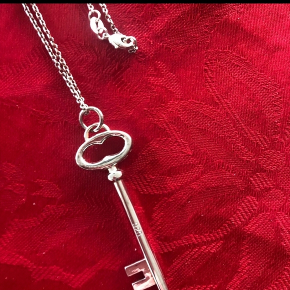 Silver Key Pendant & Chain - Picture 2 of 2